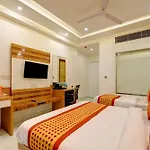 The York Legacy Hotel - 2 Minutes Walk From New Delhi Railway Station