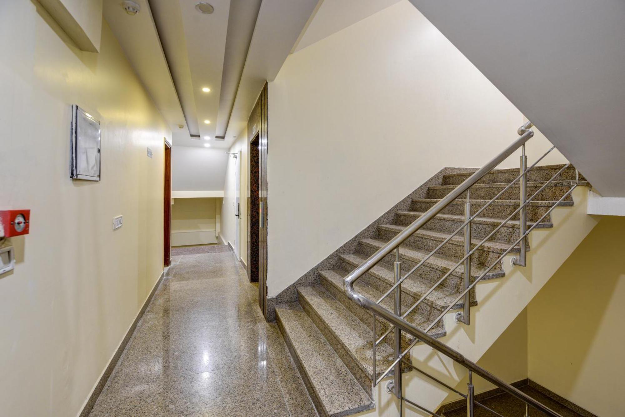 Hotel The York Legacy - 2 Minutes Walk From Railway Station