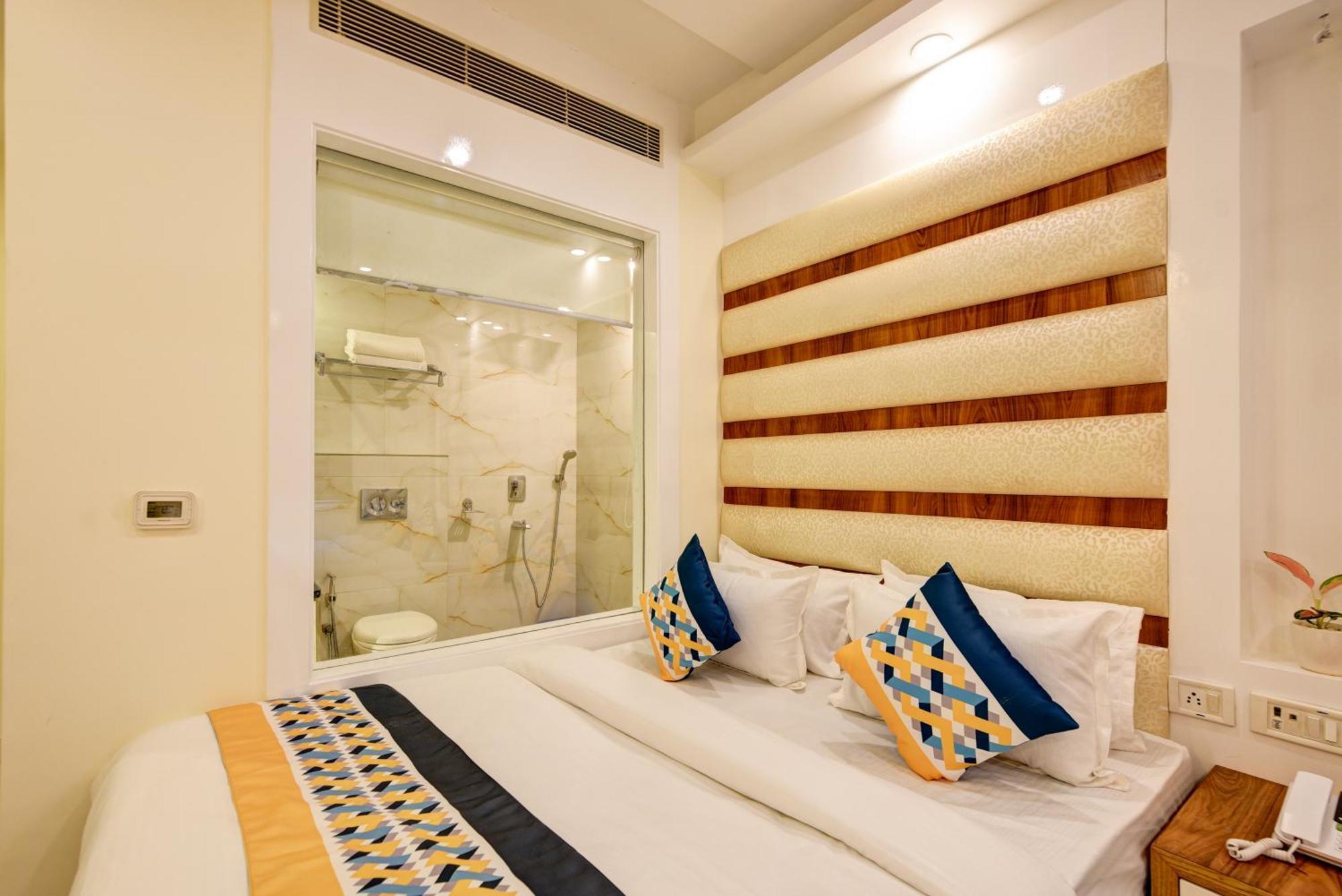 Hotel The York Legacy - 2 Minutes Walk From Railway Station New Delhi