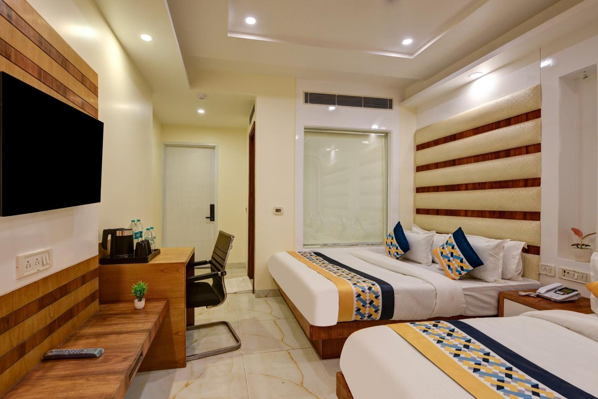 Hotel The York Legacy - 2 Minutes Walk From Railway Station 4*