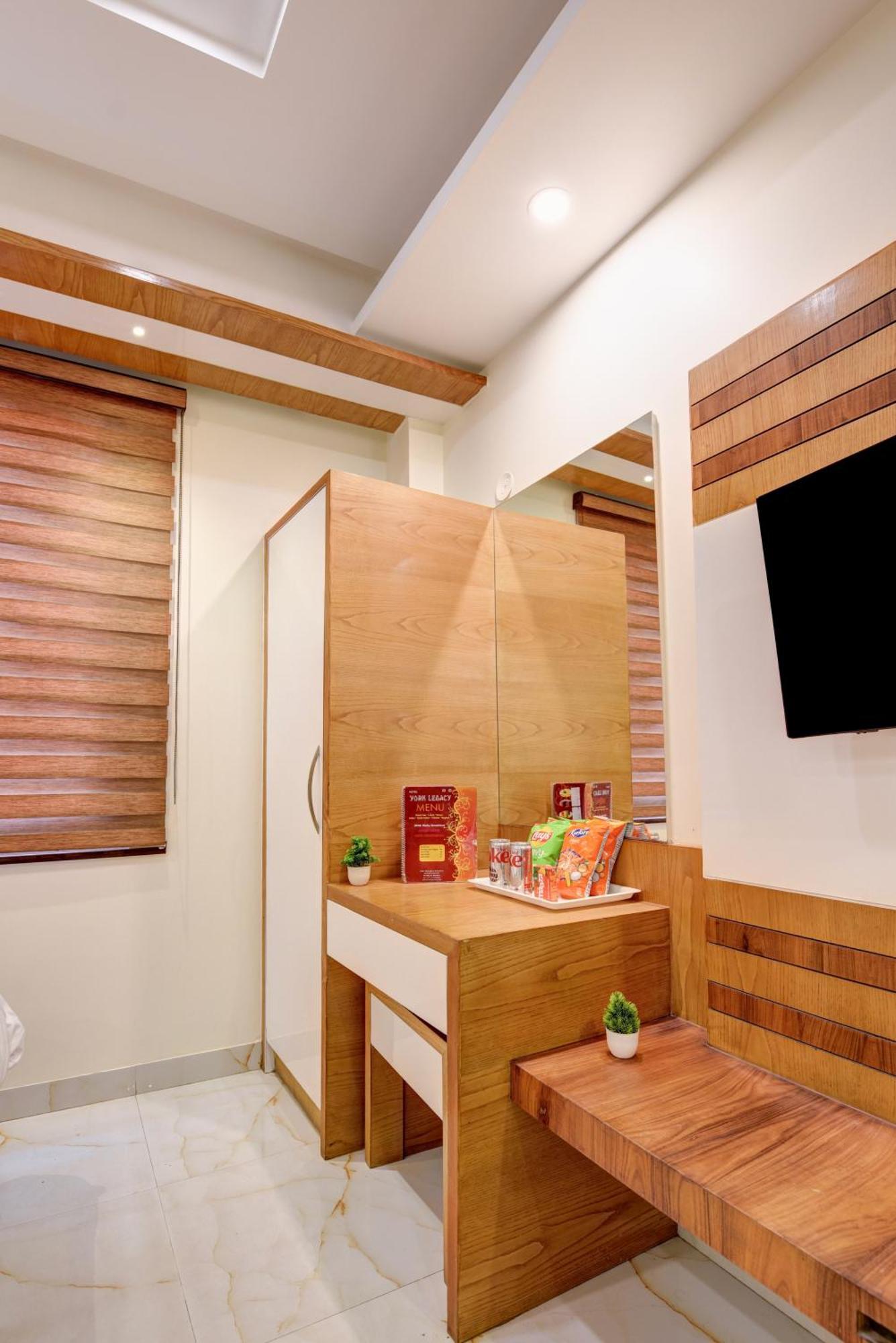 Hotel The York Legacy - 2 Minutes Walk From Railway Station 4*