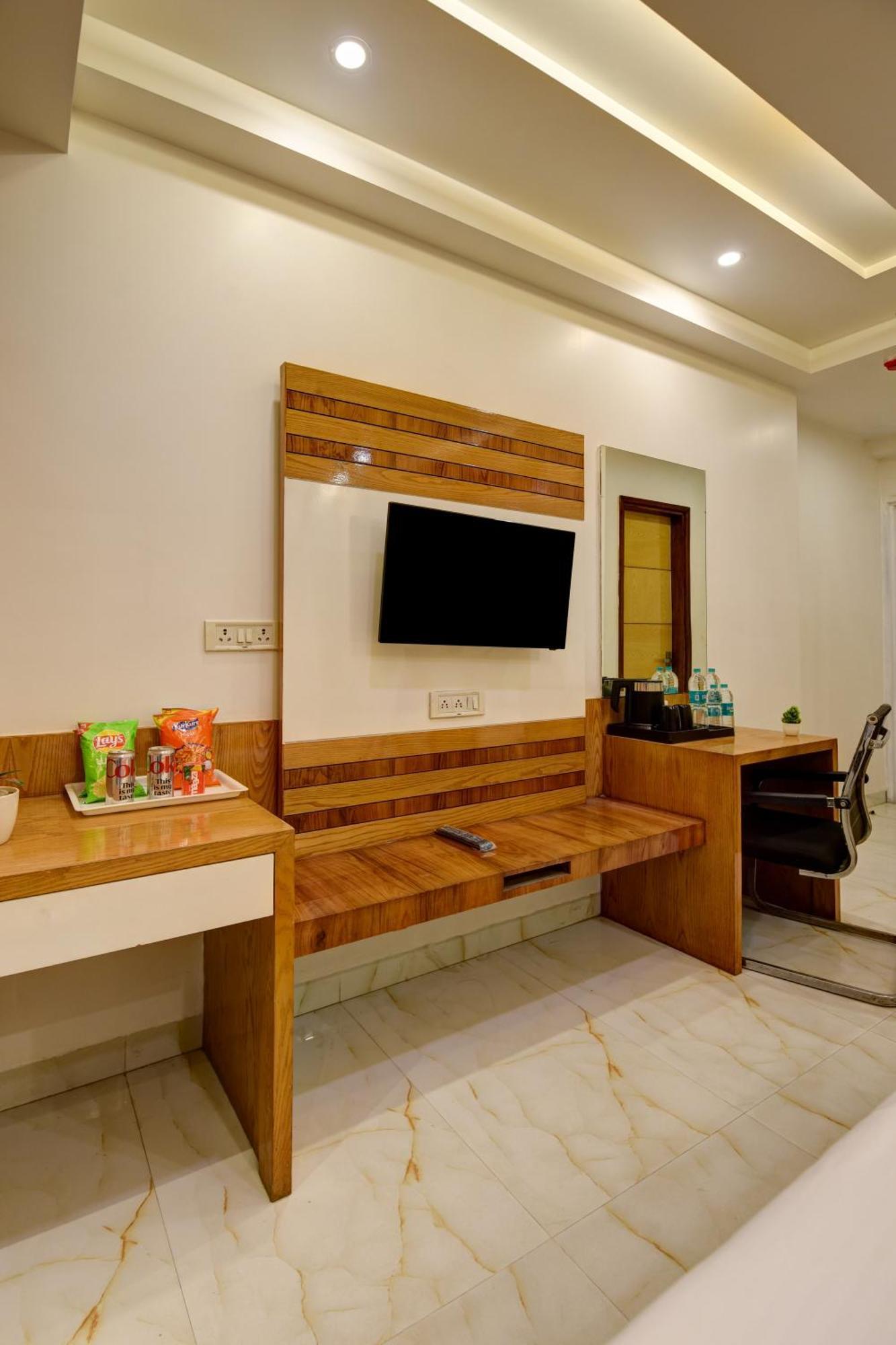 Hotel The York Legacy - 2 Minutes Walk From Railway Station New Delhi